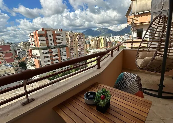 Urban Charm Studio With Balcony