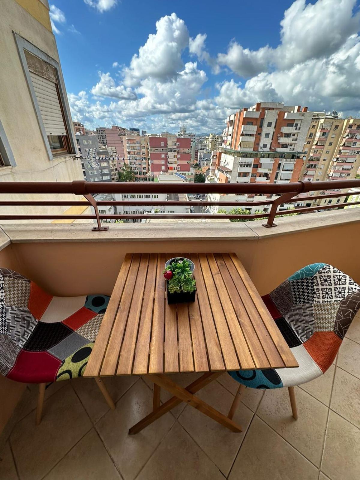 Apartment Urban Charm With Balcony Tirana