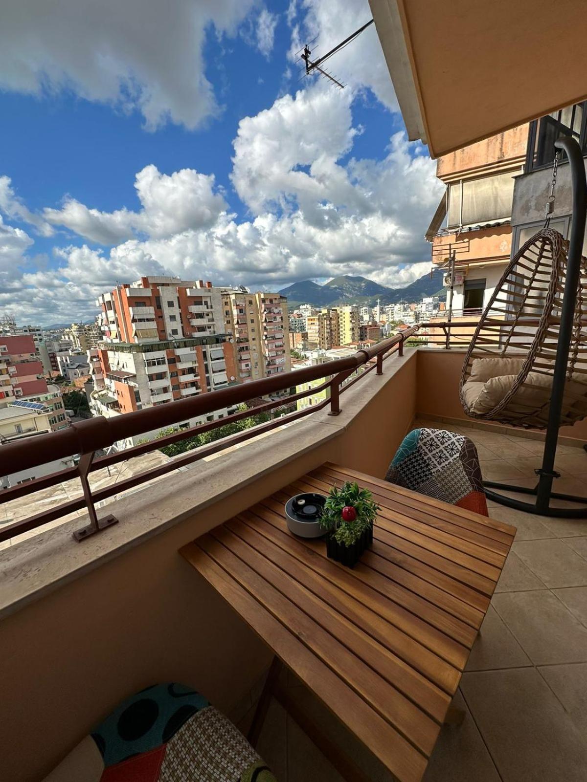 Apartment Urban Charm With Balcony Tirana